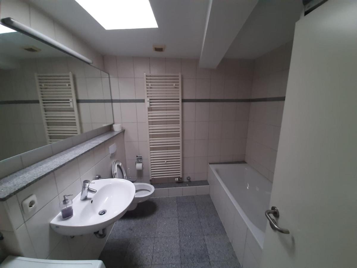 Avi Burgplatz Apartment Dusseldorf